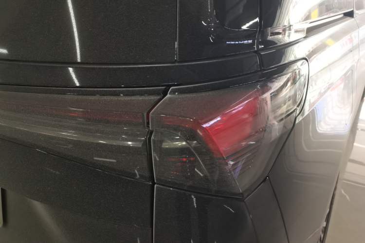 Used Buick GL8 New Energy 2025 Lu Shang Luxury Edition 7-Seater Right Rear Taillight