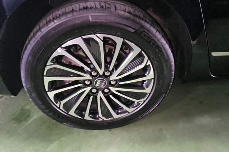 Used Buick GL8 New Energy 2025 Lu Shang Luxury Edition 7-Seater Right Rear Wheel Hub