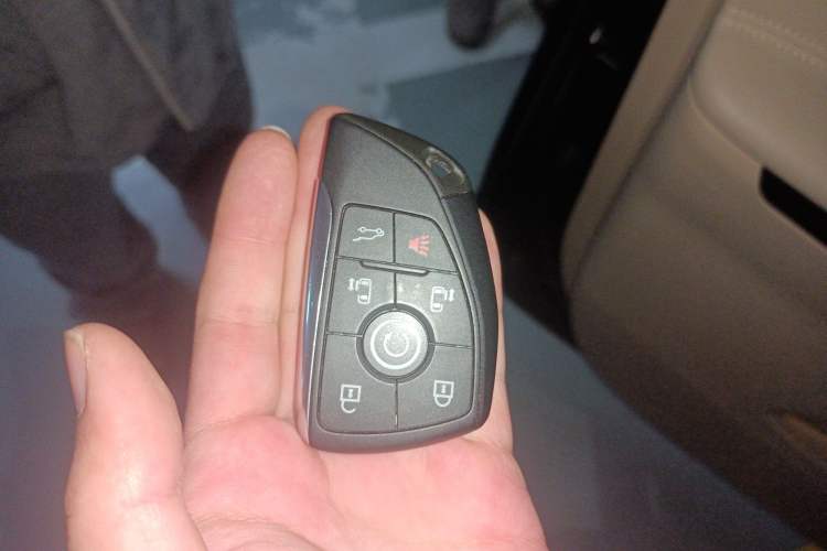Used Buick GL8 New Energy 2025 Lu Shang Luxury Edition 7-Seater Vehicle Key