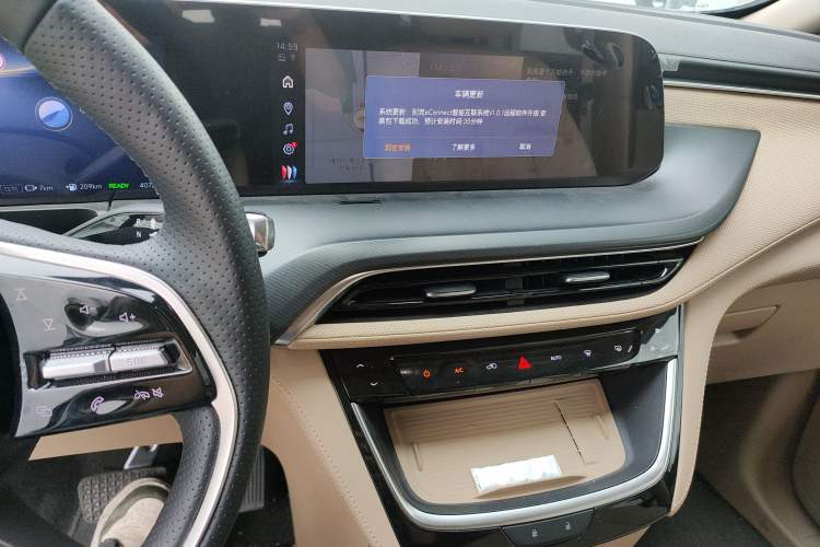 Used Buick GL8 New Energy 2025 Lu Shang Luxury Edition 7-Seater Audio And AC Panel
