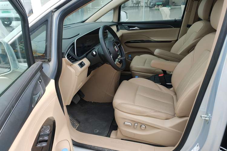 Used Buick GL8 New Energy 2025 Lu Shang Luxury Edition 7-Seater Driver Seat