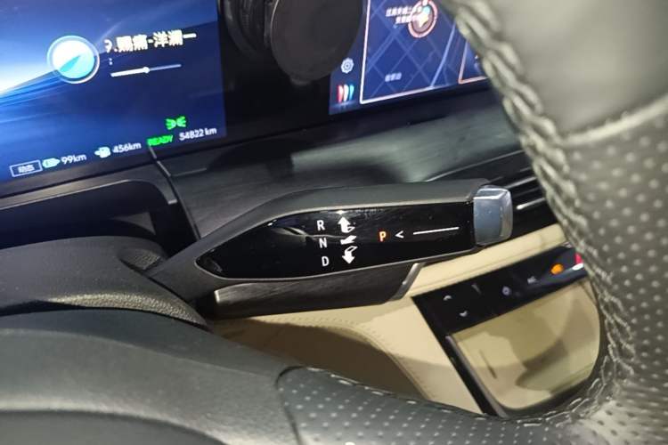 Used Buick GL8 New Energy 2025 Lu Shang Luxury Edition 7-Seater Gear Lever
