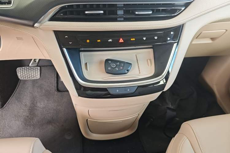 Used Buick GL8 New Energy 2025 Lu Shang Luxury Edition 7-Seater Gear Lever