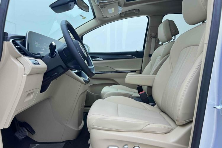 Used Buick GL8 New Energy 2025 Lu Shang Luxury Edition 7-Seater Left Front Seat