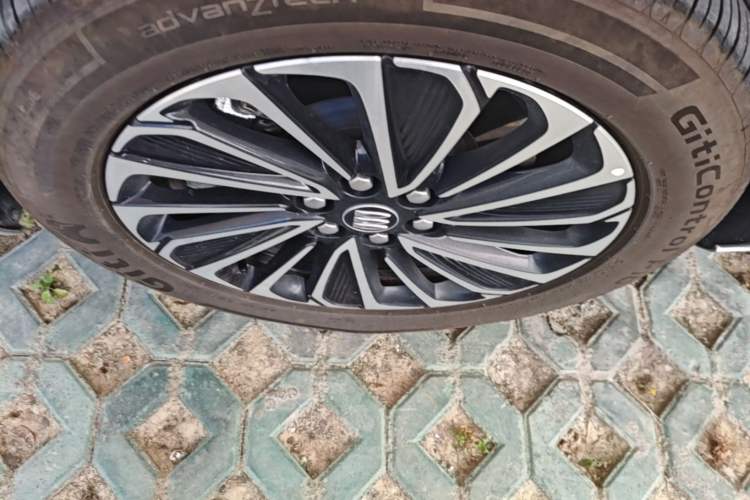 Used Buick GL8 New Energy 2025 Lu Shang Luxury Edition 7-Seater Left Front Wheel Hub