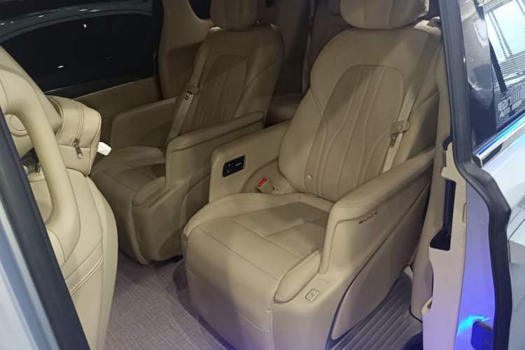 Used Buick GL8 New Energy 2025 Lu Shang Luxury Edition 7-Seater Left Rear Seat