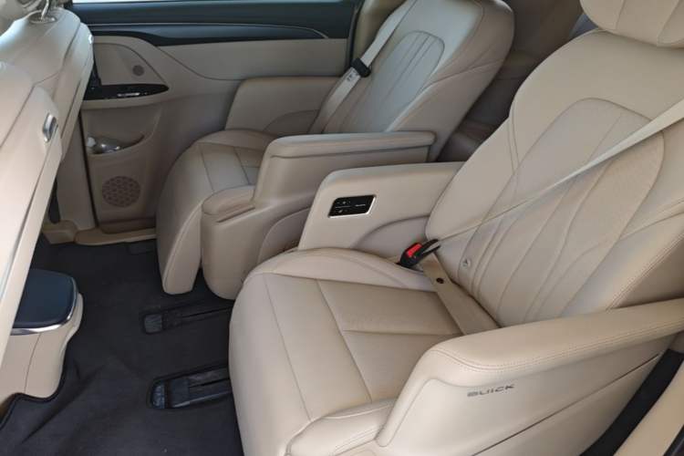 Used Buick GL8 New Energy 2025 Lu Shang Luxury Edition 7-Seater Left Rear Seat