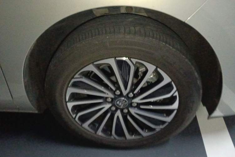 Used Buick GL8 New Energy 2025 Lu Shang Smart Enjoyment Edition 7-Seater Right Front Wheel Hub