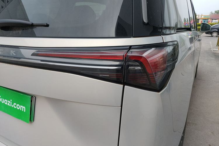 Used Buick GL8 New Energy 2025 Lu Shang Luxury Edition 7-Seater Right Rear Taillight