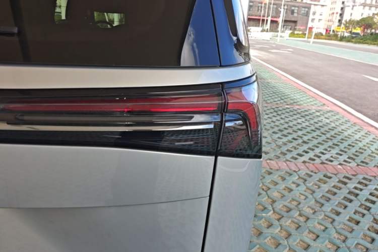 Used Buick GL8 New Energy 2025 Lu Shang Luxury Edition 7-Seater Right Rear Taillight
