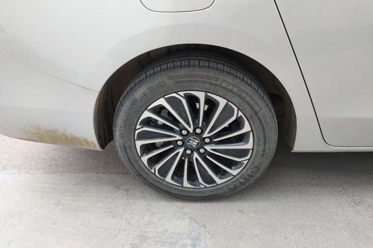 Used Buick GL8 New Energy 2025 Lu Shang Luxury Edition 7-Seater Right Rear Wheel Hub