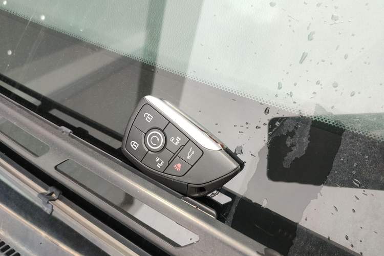 Used Buick GL8 New Energy 2025 Lu Shang Luxury Edition 7-Seater Vehicle Key