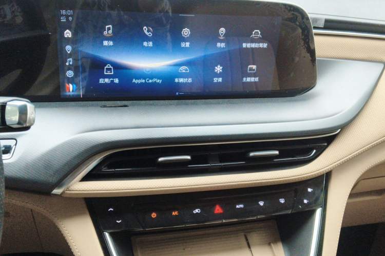 Used Buick GL8 New Energy 2025 Lu Shang Luxury Edition 7-Seater Audio And AC Panel