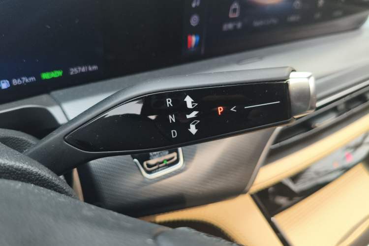 Used Buick GL8 New Energy 2025 Lu Shang Smart Enjoyment Edition 7-Seater Gear Lever