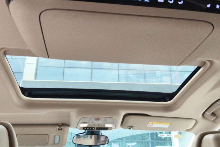 Used Buick GL8 New Energy 2025 Lu Shang Luxury Edition 7-Seater Headliner