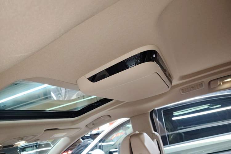 Used Buick GL8 New Energy 2025 Lu Shang Luxury Edition 7-Seater Headliner