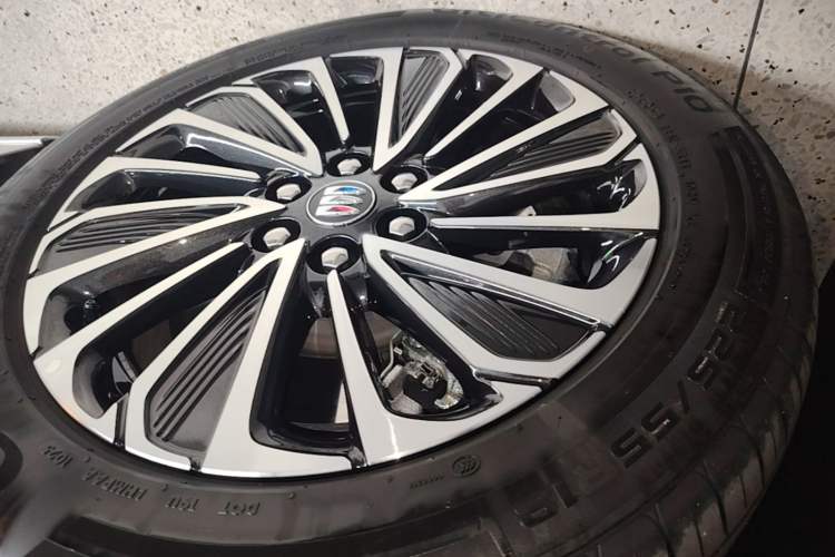 Used Buick GL8 New Energy 2025 Lu Shang Luxury Edition 7-Seater Left Front Wheel Hub