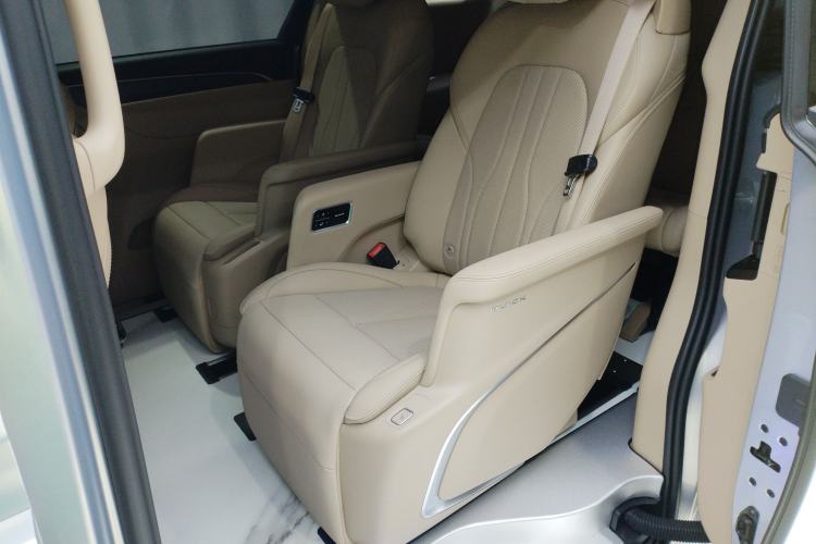 Used Buick GL8 New Energy 2025 Lu Shang Luxury Edition 7-Seater Left Rear Seat