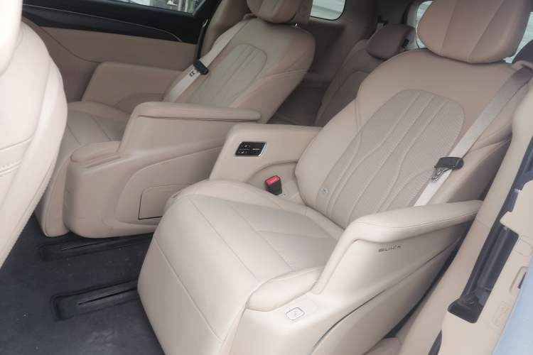Used Buick GL8 New Energy 2025 Lu Shang Luxury Edition 7-Seater Left Rear Seat