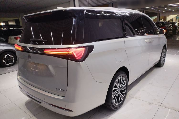 Used Buick GL8 New Energy 2025 Lu Shang Luxury Edition 7-Seater Rear Right 45 Deg