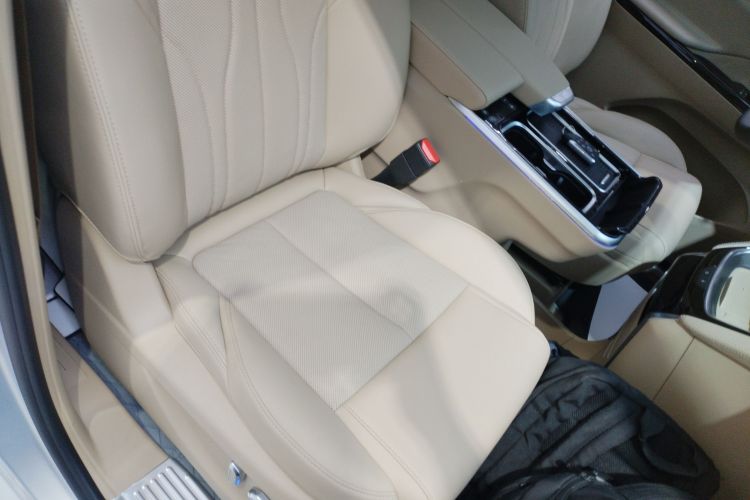 Used Buick GL8 New Energy 2025 Lu Shang Luxury Edition 7-Seater Right Front Seat
