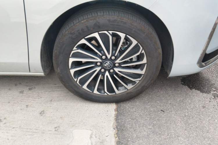 Used Buick GL8 New Energy 2025 Lu Shang Luxury Edition 7-Seater Right Front Wheel Hub
