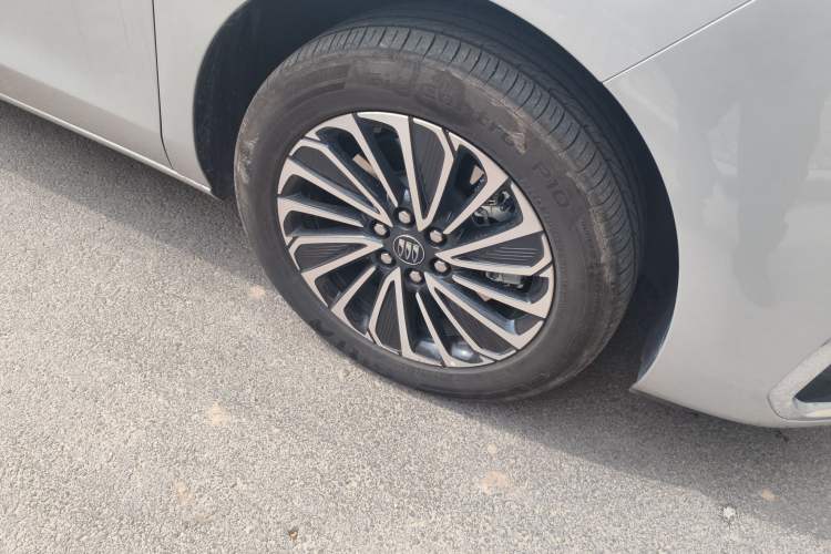 Used Buick GL8 New Energy 2025 Lu Shang Smart Enjoyment Edition 7-Seater Right Front Wheel Hub