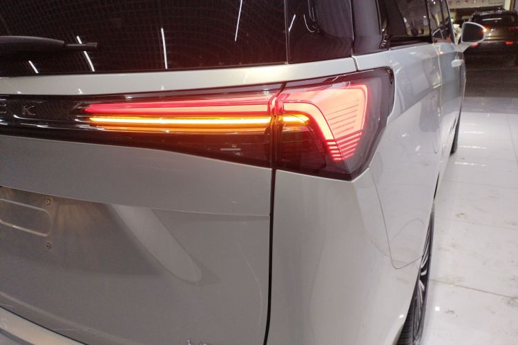Used Buick GL8 New Energy 2025 Lu Shang Luxury Edition 7-Seater Right Rear Taillight