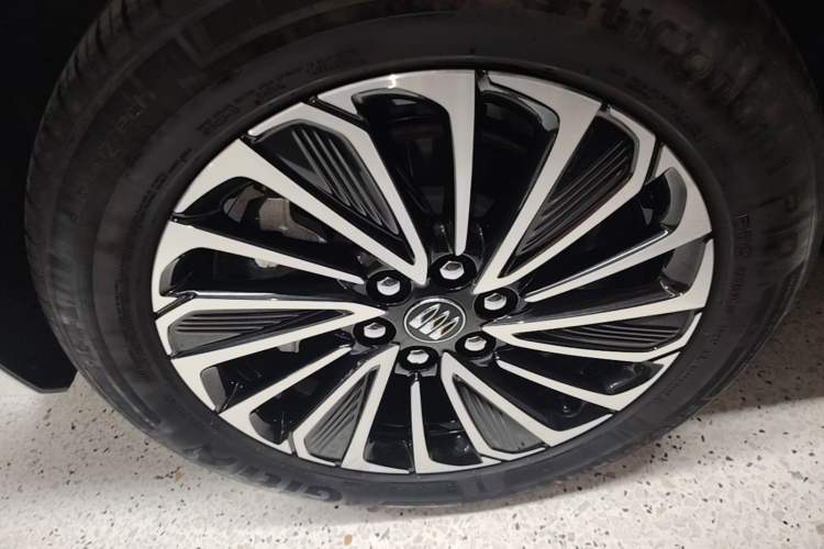 Used Buick GL8 New Energy 2025 Lu Shang Luxury Edition 7-Seater Right Rear Wheel Hub