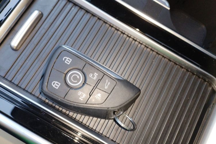 Used Buick GL8 New Energy 2025 Lu Shang Luxury Edition 7-Seater Vehicle Key