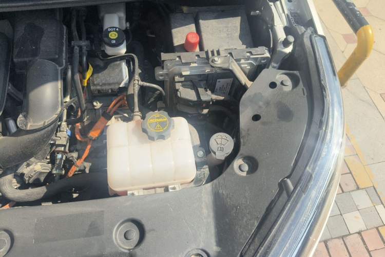 Used Buick GL8 New Energy 2025 Lushang First-Drive Edition 7-Seater Engine Bay Left