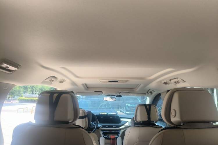Used Buick GL8 New Energy 2025 Lushang First-Drive Edition 7-Seater Headliner