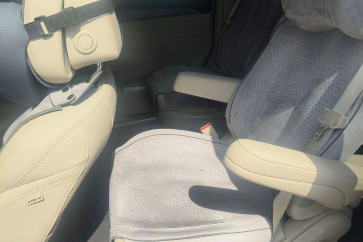Used Buick GL8 New Energy 2025 Lushang First-Drive Edition 7-Seater Left Rear Seat