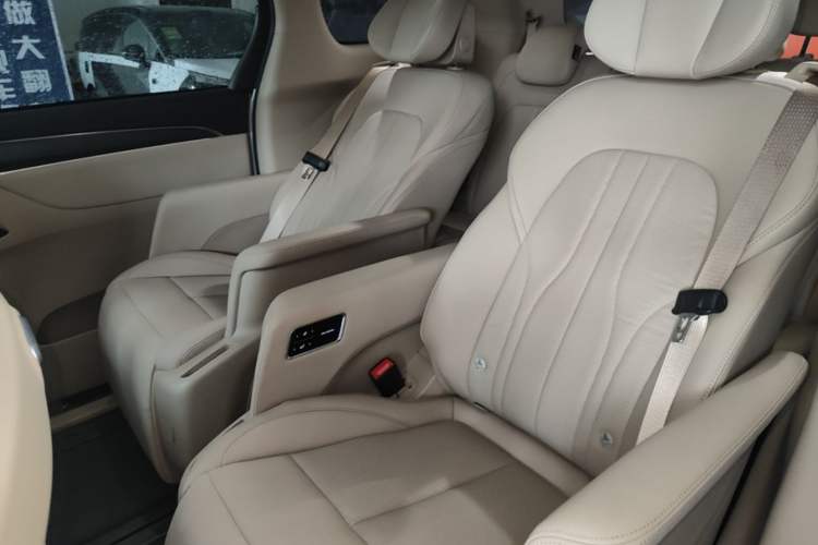 Used Buick GL8 New Energy 2025 Lu Shang Luxury Edition 7-Seater Left Rear Seat
