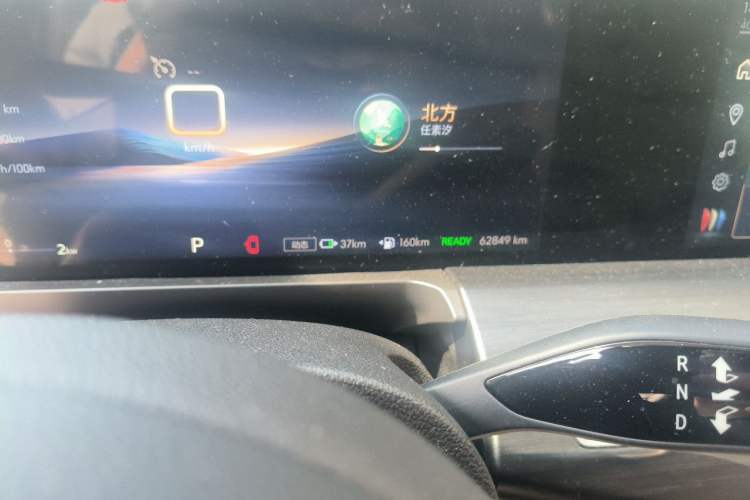 Used Buick GL8 New Energy 2025 Lushang First-Drive Edition 7-Seater Odometer Close Up
