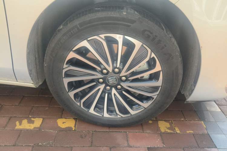 Used Buick GL8 New Energy 2025 Lushang First-Drive Edition 7-Seater Right Front Wheel Hub