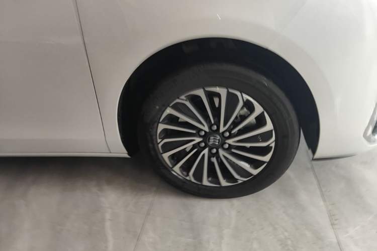 Used Buick GL8 New Energy 2025 Lu Shang Luxury Edition 7-Seater Right Front Wheel Hub