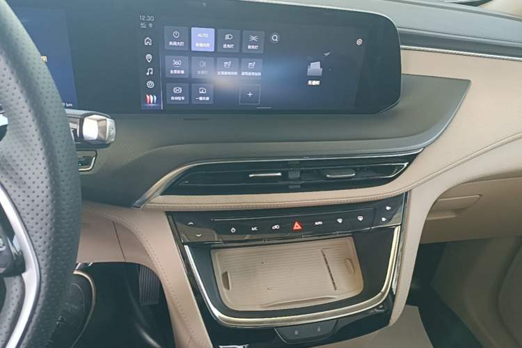 Used Buick GL8 New Energy 2025 Lu Shang Luxury Edition 7-Seater Audio And AC Panel