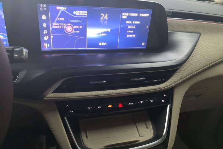 Used Buick GL8 New Energy 2025 Lu Shang Smart Enjoyment Edition 7-Seater Audio And AC Panel