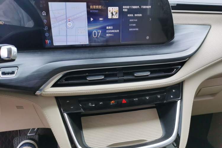 Used Buick GL8 New Energy 2025 Lu Shang Smart Enjoyment Edition 7-Seater Audio And AC Panel