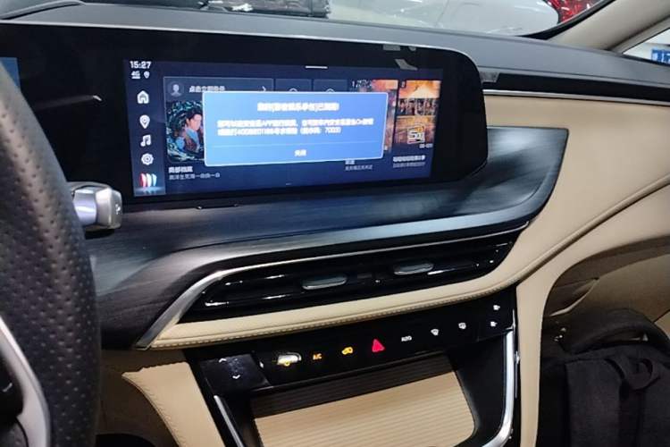 Used Buick GL8 New Energy 2025 Lu Shang Smart Enjoyment Edition 7-Seater Audio And AC Panel