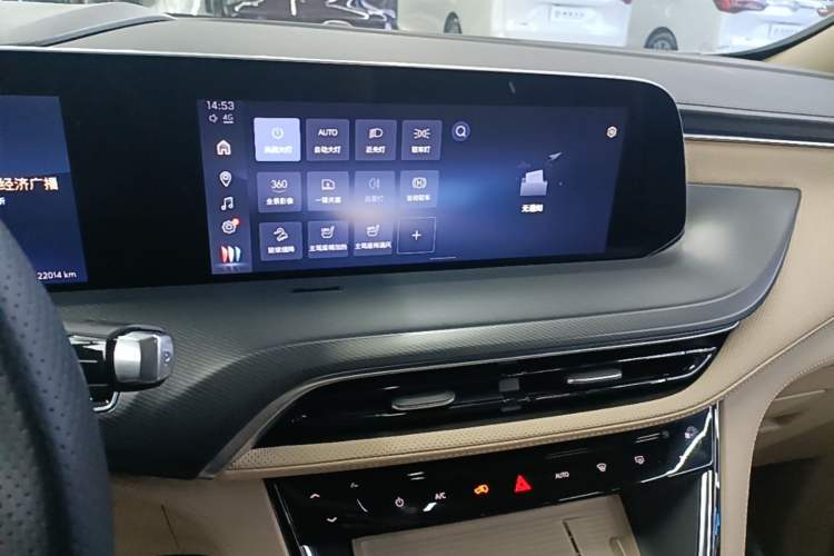 Used Buick GL8 New Energy 2025 Lu Shang Luxury Edition 7-Seater Audio And AC Panel