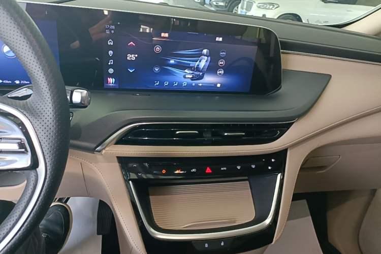 Used Buick GL8 New Energy 2025 Lu Shang Smart Enjoyment Edition 7-Seater Audio And AC Panel