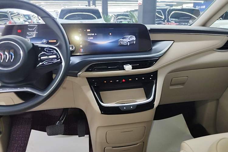 Used Buick GL8 New Energy 2025 Lushang First-Drive Edition 7-Seater Audio And AC Panel