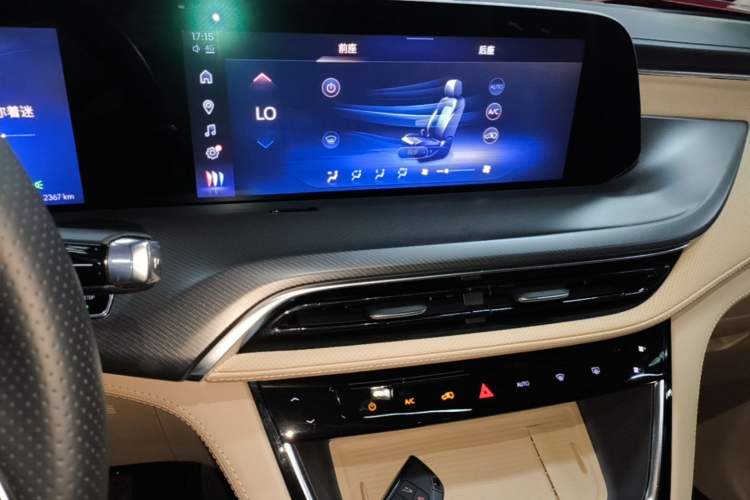 Used Buick GL8 New Energy 2025 Lu Shang Luxury Edition 7-Seater Audio And AC Panel