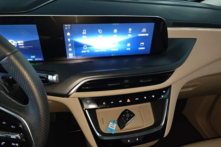 Used Buick GL8 New Energy 2025 Lu Shang Luxury Edition 7-Seater Audio And AC Panel