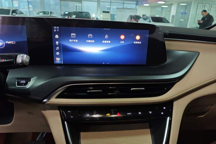 Used Buick GL8 New Energy 2025 Lu Shang Smart Enjoyment Edition 7-Seater Audio And AC Panel