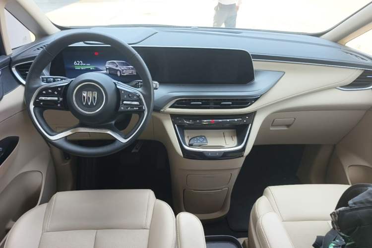 Used Buick GL8 New Energy 2025 Lu Shang Luxury Edition 7-Seater Center Console