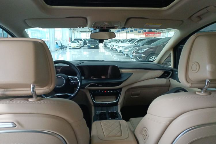 Used Buick GL8 New Energy 2025 Lu Shang Luxury Edition 7-Seater Center Console