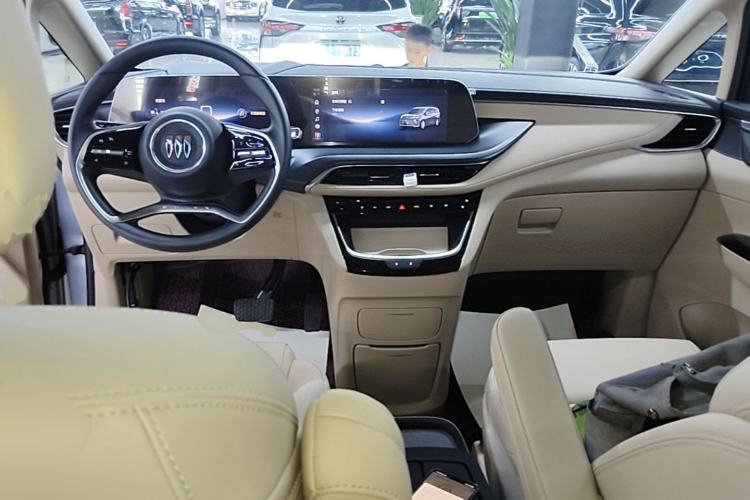 Used Buick GL8 New Energy 2025 Lushang First-Drive Edition 7-Seater Center Console